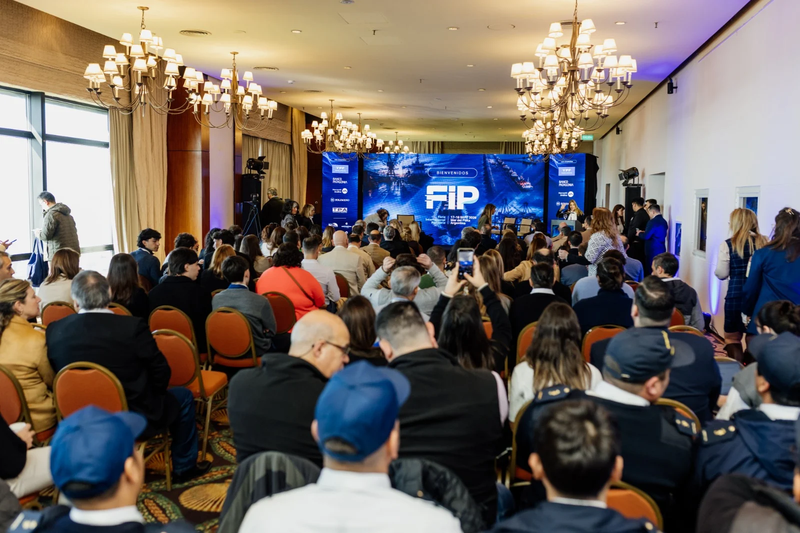 Piso de exhibición y asistentes en el cierre de la FIP 2026 en el Sheraton Mar del Plata.