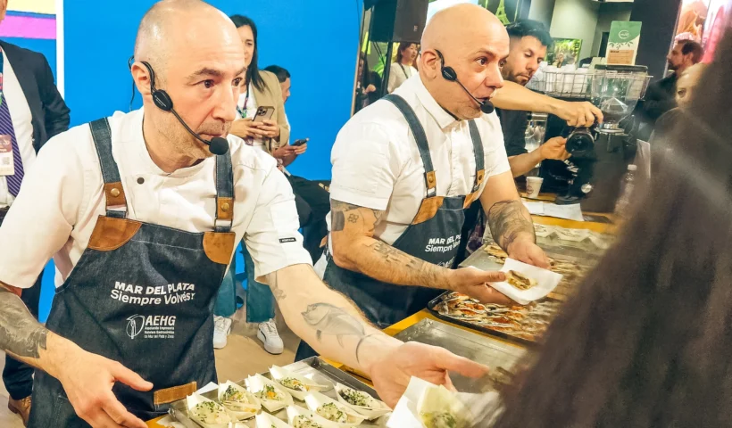 Presentación de Mar del Plata como Capital Gastronómica en FIT 2026 junto a los chef Patricio Negro y Hernán Domínguez