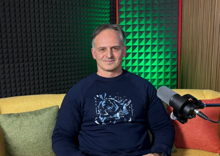 Ignacio Calderoni de Zuncho Multimedia probando lentes de Realidad Virtual en Mar del Plata
