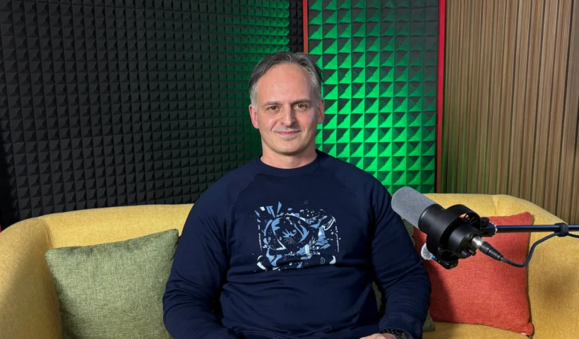 Ignacio Calderoni de Zuncho Multimedia probando lentes de Realidad Virtual en Mar del Plata