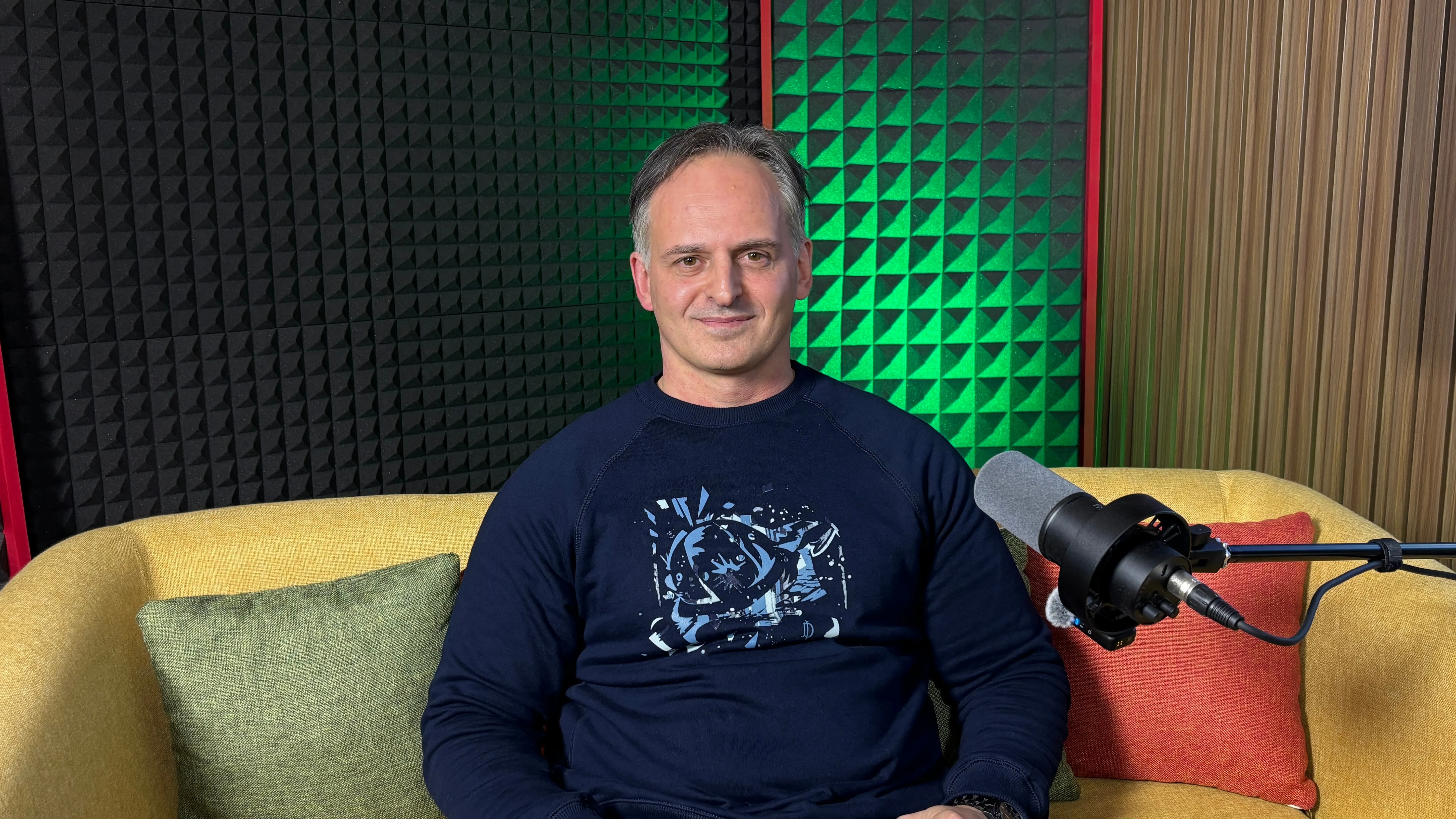 Ignacio Calderoni de Zuncho Multimedia probando lentes de Realidad Virtual en Mar del Plata
