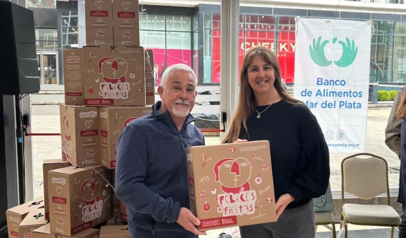 Cajas navidenas solidarias del Banco de Alimentos de Mar del Plata diseñadas por Milo Lockett