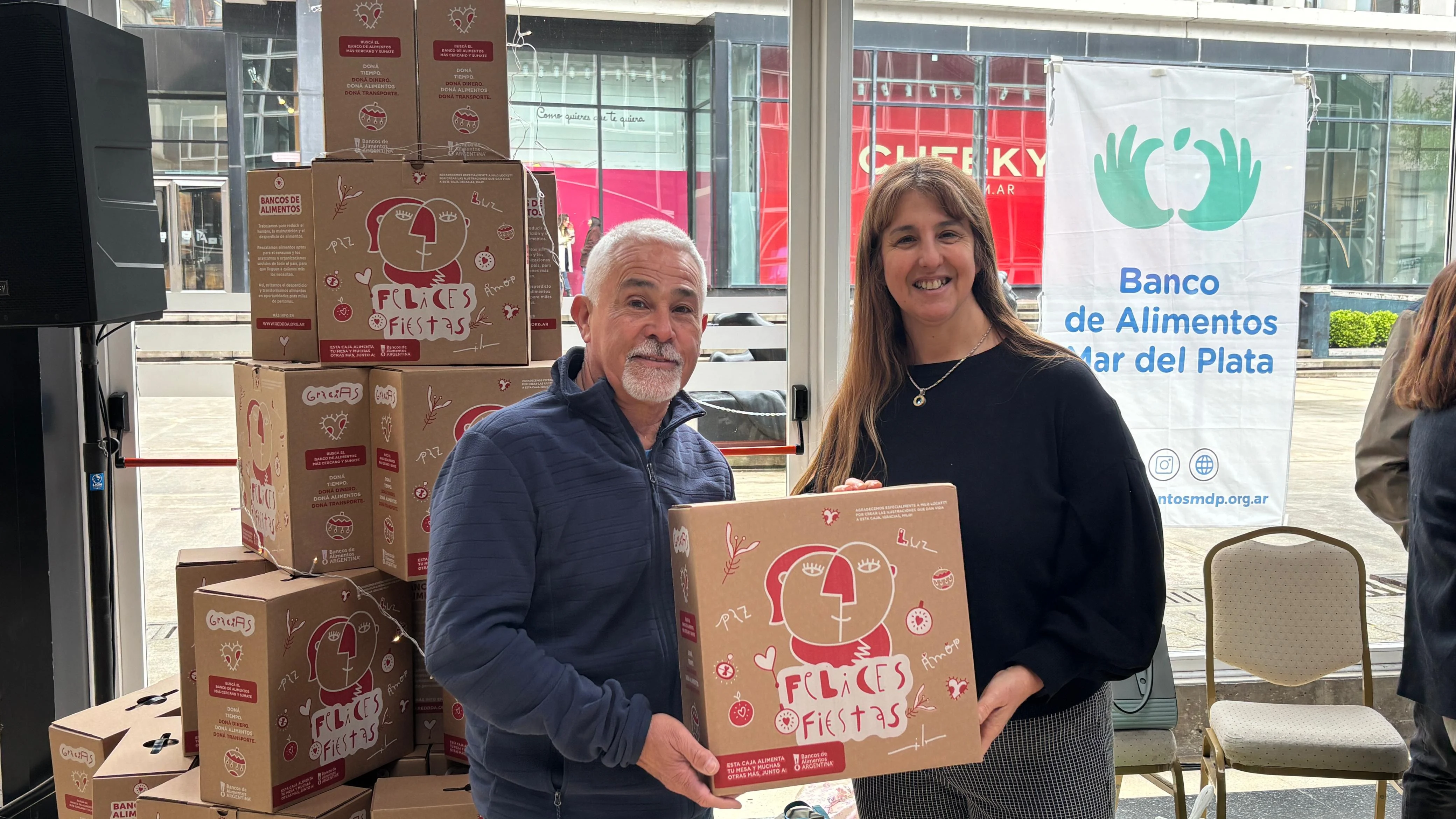 Cajas navidenas solidarias del Banco de Alimentos de Mar del Plata diseñadas por Milo Lockett