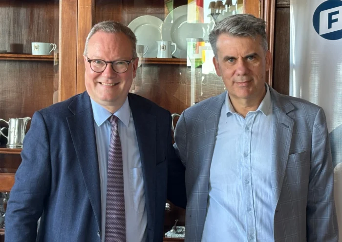 Hans Dieter Holtzmann en Mar del Plata junto a Fernando Alvarez Pte de Fundación Global