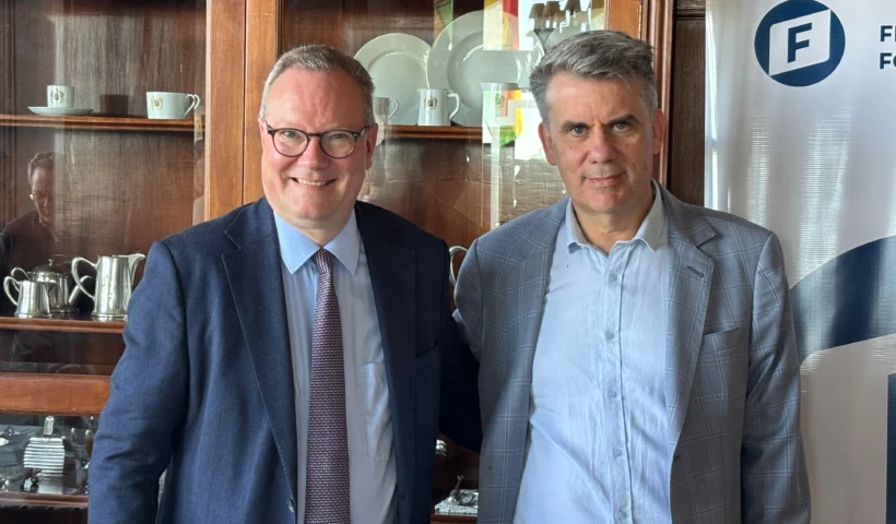 Hans Dieter Holtzmann en Mar del Plata junto a Fernando Alvarez Pte de Fundación Global
